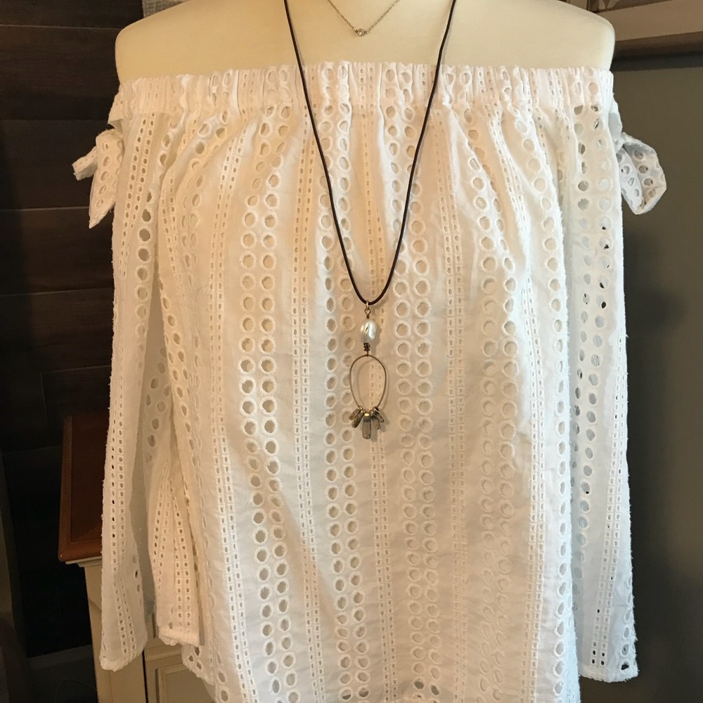 Off shoulder white 3/4 sleeve top